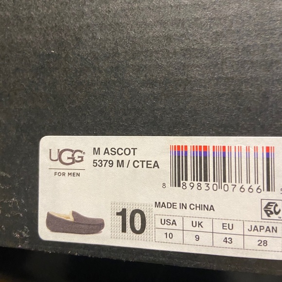 UGG Men's Ascot Slippers - Picture 9 of 9